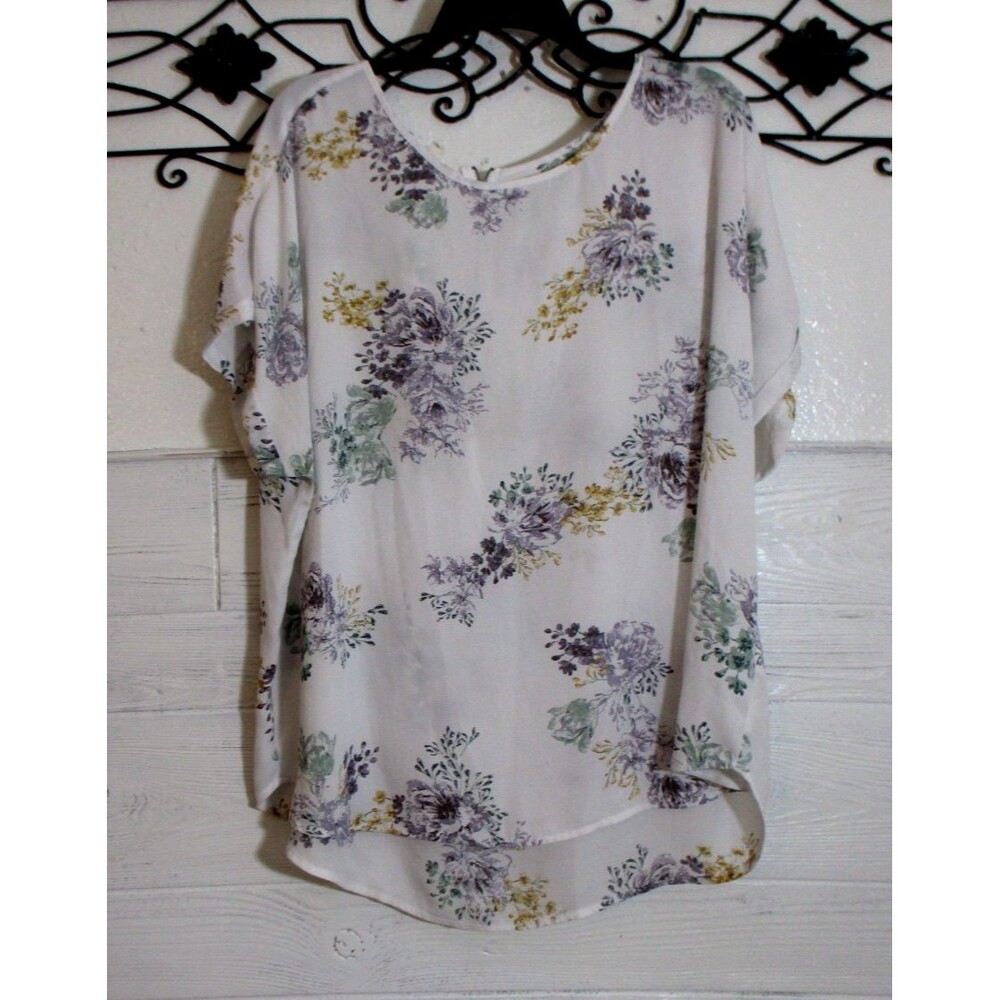 Maurices Top Women's Size 2X Multicolor Floral Short Sleeve Round Neck